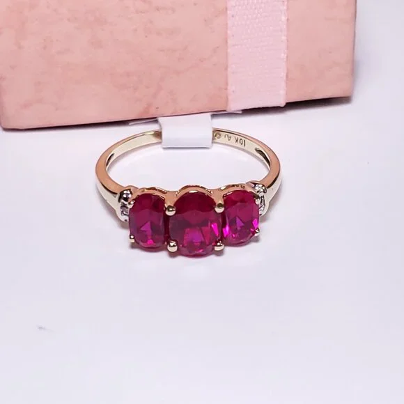 Estate 1.65ctw Oval Lab Created Ruby & Natural Diamond 3 stone 10Kt YG Ring20953